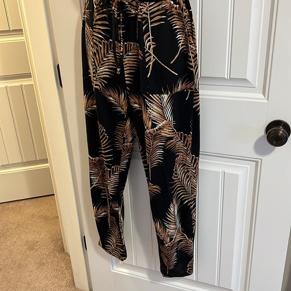 2/$20 Tropical leaf print romper Nicole miller - Picture 6 of 10
